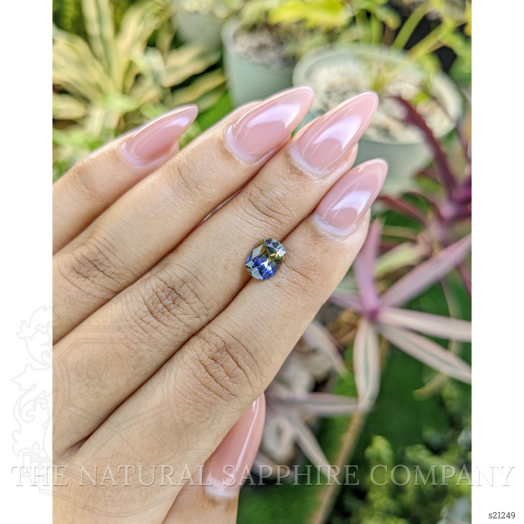 1.68 Ct. Bi Color Sapphire from Ceylon (Sri Lanka)