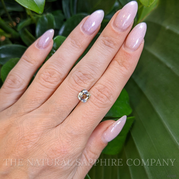 1.57 Ct. Bi Color Sapphire from Ceylon (Sri Lanka)