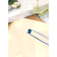 1.05 Ct. Bi Color Sapphire from Madagascar Life Style