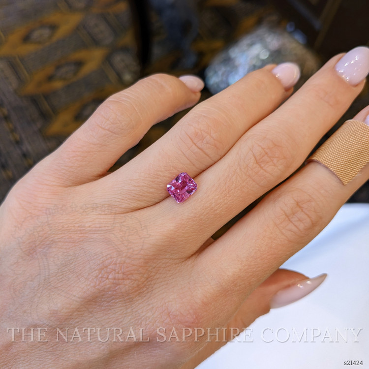 1.63 Ct. Pink Sapphire from Ceylon (Sri Lanka)