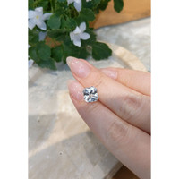4.00 Ct. White Sapphire from Ceylon (Sri Lanka) Life Style
