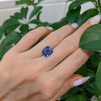 4.06 Ct. Blue Sapphire from Ceylon (Sri Lanka) Life Style