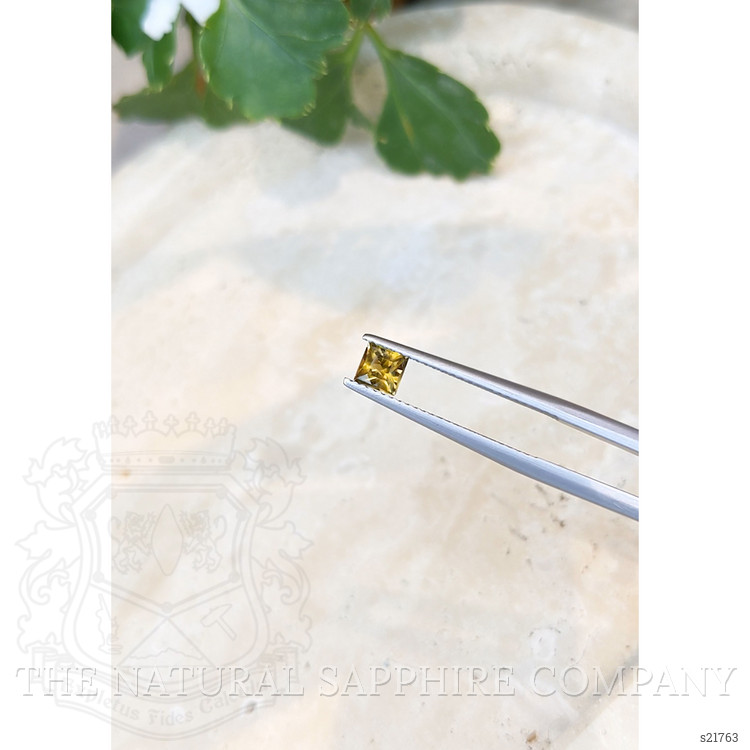 0.43 Ct. Greenish Yellow Sapphire from Ceylon (Sri Lanka)