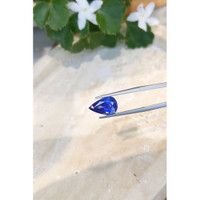 4.68 Ct. Blue Sapphire from Ceylon (Sri Lanka) Life Style