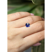 1.81 Ct. Bi Color Sapphire from Ceylon (Sri Lanka) Life Style