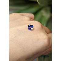 1.81 Ct. Bi Color Sapphire from Ceylon (Sri Lanka) Life Style