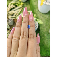 1.00 Ct. Blue Sapphire from Ceylon (Sri Lanka) Life Style