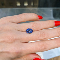3.41 Ct. Bi Color Sapphire from Ceylon (Sri Lanka) Life Style