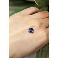 2.15 Ct. Bi Color Sapphire from Ceylon (Sri Lanka) Life Style