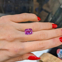 4.51 Ct. Pink Sapphire from Ceylon (Sri Lanka) Life Style