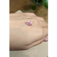 4.09 Ct. Padparadscha Sapphire from Ceylon (Sri Lanka) Life Style
