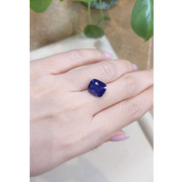 8.02 Ct. Blue Sapphire from Ceylon (Sri Lanka) Life Style