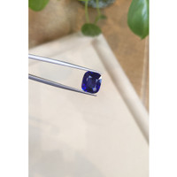 8.02 Ct. Blue Sapphire from Ceylon (Sri Lanka) Life Style