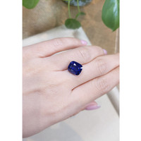 8.02 Ct. Blue Sapphire from Ceylon (Sri Lanka) Life Style
