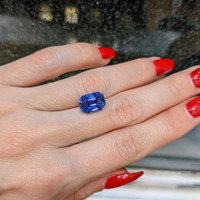 5.60 Ct. Blue Sapphire from Ceylon (Sri Lanka) Life Style