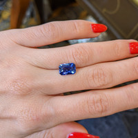 3.35 Ct. Blue Sapphire from Ceylon (Sri Lanka) Life Style
