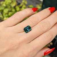 4.00 Ct. Bluish Green Sapphire from Ceylon (Sri Lanka) Life Style
