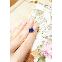 4.32 Ct. Blue Sapphire from Ceylon (Sri Lanka) Life Style