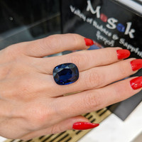 18.62 Ct. Blue Sapphire from Madagascar Life Style