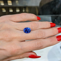 5.28 Ct. Blue Sapphire from Ceylon (Sri Lanka) Life Style