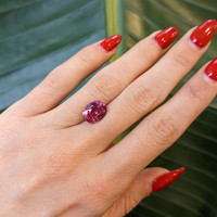 4.33 Ct. Pink Sapphire from Ceylon (Sri Lanka) Life Style