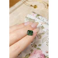 6.26 Ct. Green Sapphire from Ceylon (Sri Lanka) Life Style