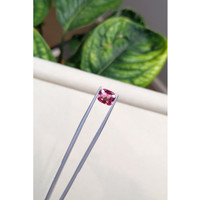 3.08 Ct. Pink Sapphire from Ceylon (Sri Lanka) Life Style