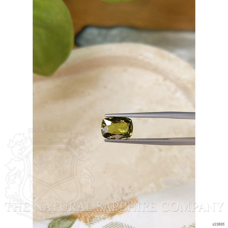 3.06 Ct. Greenish Yellow Sapphire from Ceylon (Sri Lanka)