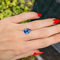 3.04 Ct. Blue Sapphire from Ceylon (Sri Lanka) Life Style