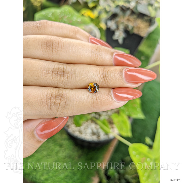 1.27 Ct. Bi Color Sapphire from Ceylon (Sri Lanka)