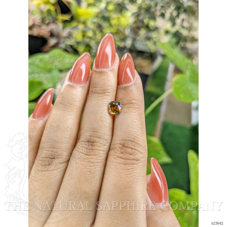 1.27 Ct. Bi Color Sapphire from Ceylon (Sri Lanka)