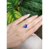 4.06 Ct. Blue Sapphire from Ceylon (Sri Lanka) Life Style