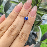 1.10 Ct. Bi Color Sapphire from Ceylon (Sri Lanka) Life Style