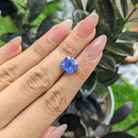 5.50 Ct. Blue Sapphire from Ceylon (Sri Lanka) Life Style