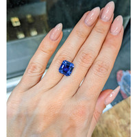 7.17 Ct. Blue Sapphire from Ceylon (Sri Lanka) Life Style