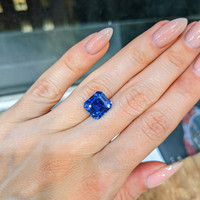 7.17 Ct. Blue Sapphire from Ceylon (Sri Lanka) Life Style
