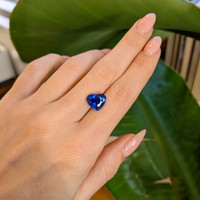 4.02 Ct. Blue Sapphire from Ceylon (Sri Lanka) Life Style