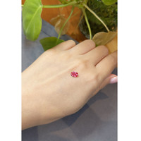 1.05 Ct. Padparadscha Sapphire from Ceylon (Sri Lanka) Life Style