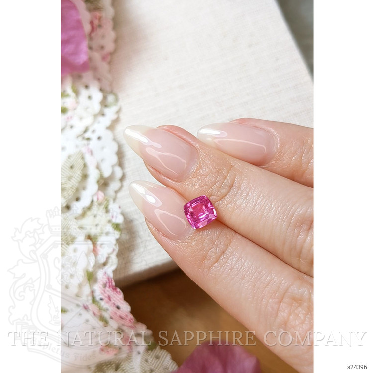 1.67 Ct. Pink Sapphire from Ceylon (Sri Lanka)