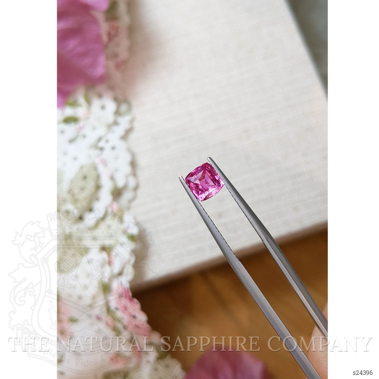 1.67 Ct. Pink Sapphire from Ceylon (Sri Lanka)