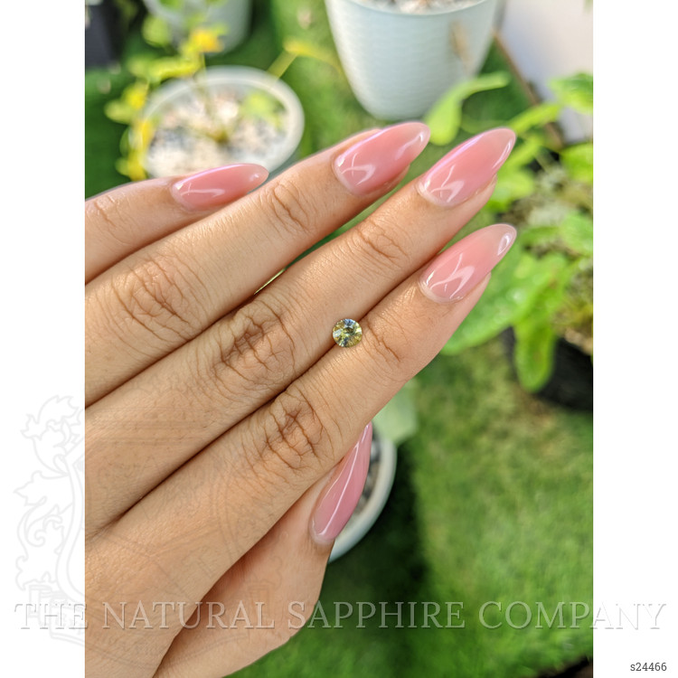 0.38 Ct. Bi Color Sapphire from Ceylon (Sri Lanka)