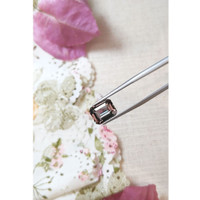 4.51 Ct. Color Change Sapphire from Ceylon (Sri Lanka) Life Style