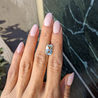 6.45 Ct. Yellowish Green Sapphire from Ceylon (Sri Lanka) Life Style