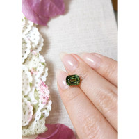 4.05 Ct. Green Sapphire from Ceylon (Sri Lanka) Life Style