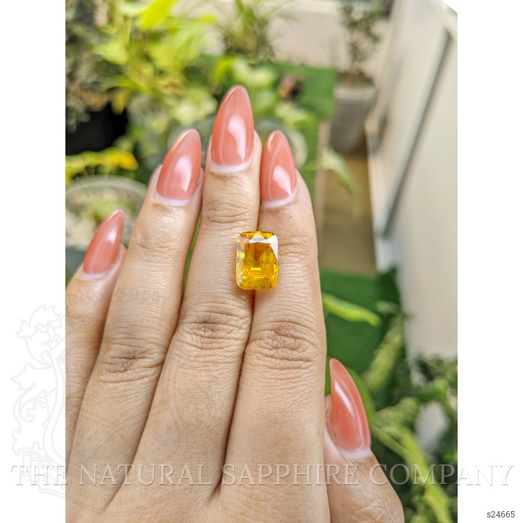 7.55 Ct. Yellowish Orange Sapphire from Ceylon (Sri Lanka)