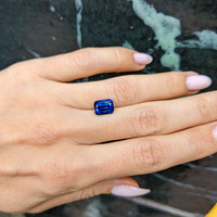 3.02 Ct. Blue Sapphire from Ceylon (Sri Lanka) Life Style