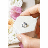 4.89 Ct. White Sapphire from Ceylon (Sri Lanka) Life Style