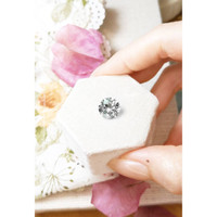 4.89 Ct. Blue Sapphire from Ceylon (Sri Lanka) Life Style