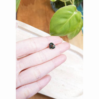 3.54 Ct. Yellowish Green Sapphire from Ceylon (Sri Lanka) Life Style