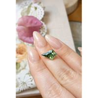 4.09 Ct. Green Sapphire from Ceylon (Sri Lanka) Life Style